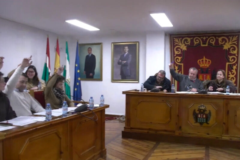 El Sr. Alcalde y sus concejales votan en contra de la moción para solucionar los cortes de luz.